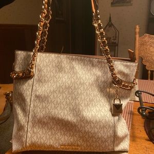 MK tote like new condition